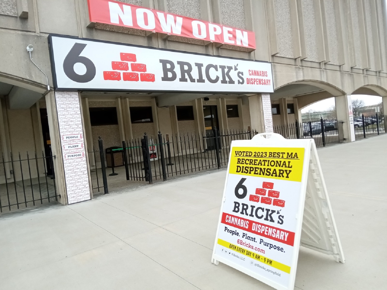 Best Weed Dispensary in Springfield Shop at 6 Brick's